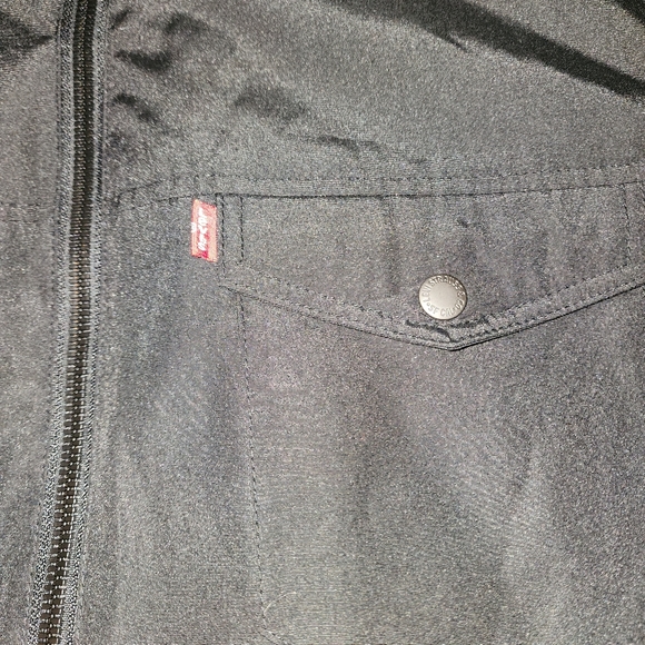 Levis like new coat - Picture 2 of 3
